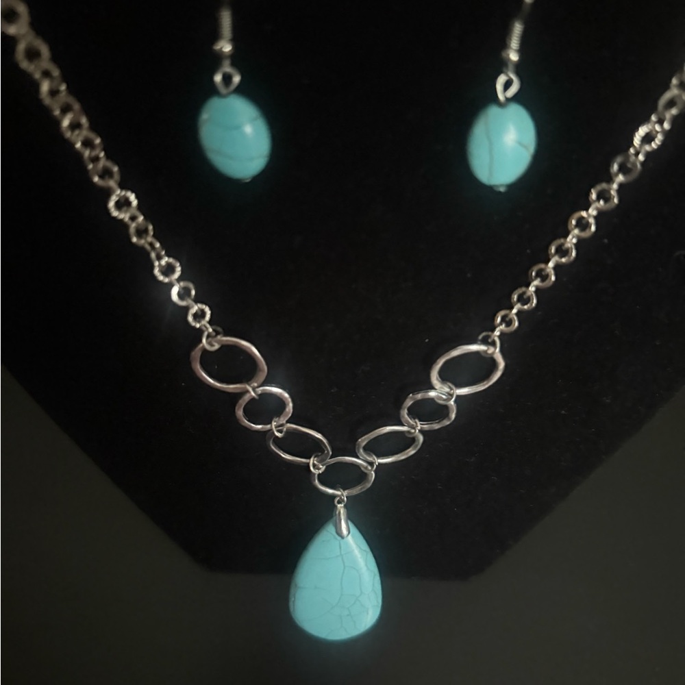 Paparazzi Silver and Blue Necklace with Elegant Gemstone Pendant